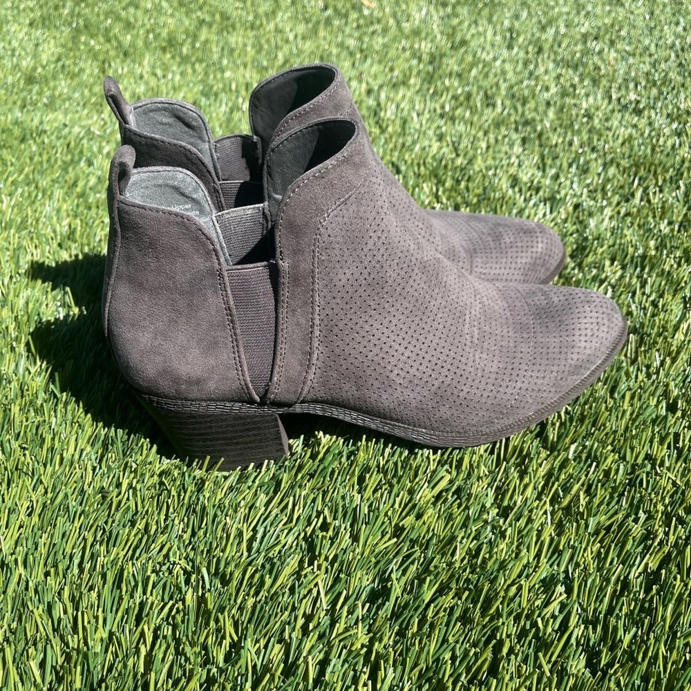 Style & Co Gray Suede Ankle Boots Size 6.5 Like New/EUC